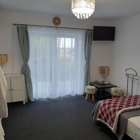 Salcia Hotell Tasnad Eksteriør bilde