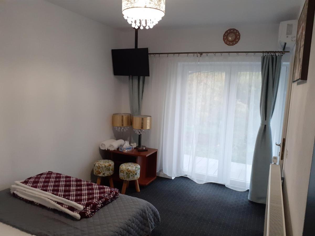 Salcia Hotell Tasnad Eksteriør bilde