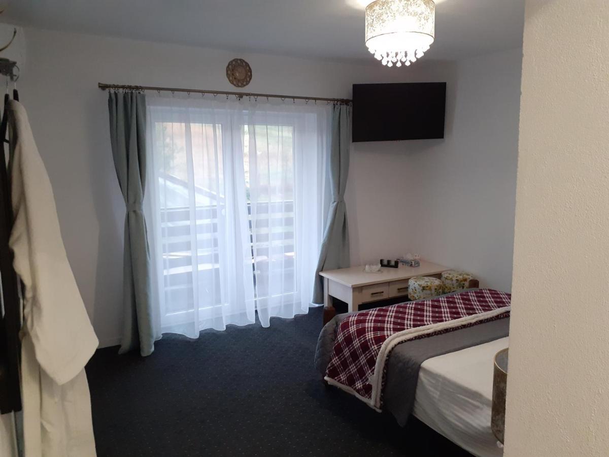Salcia Hotell Tasnad Eksteriør bilde