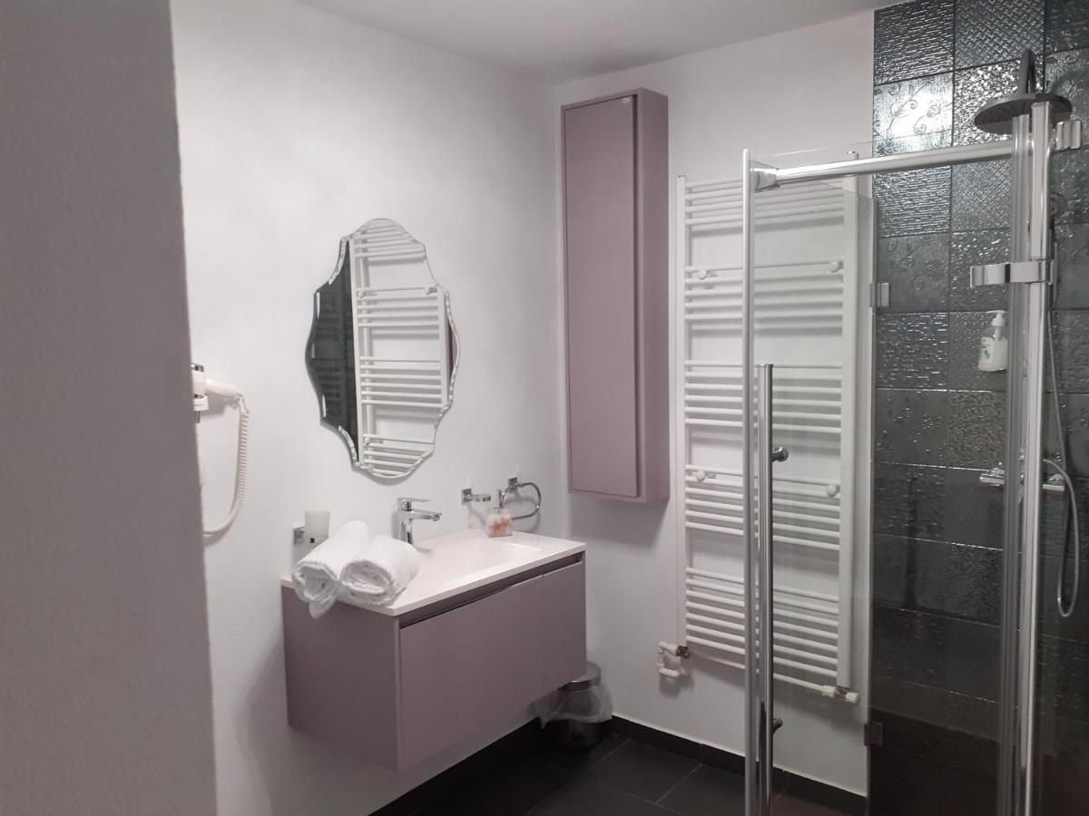 Salcia Hotell Tasnad Eksteriør bilde