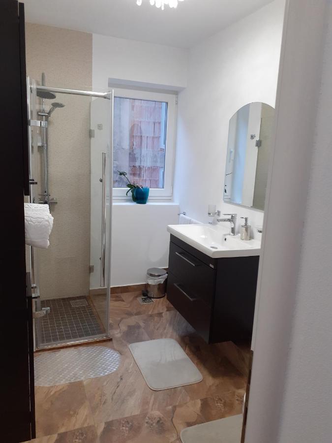 Salcia Hotell Tasnad Eksteriør bilde
